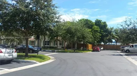 917 NE 42nd Pl, Homestead, FL 33033