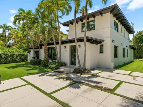 2135 N Bay Rd, Miami Beach, FL 33140