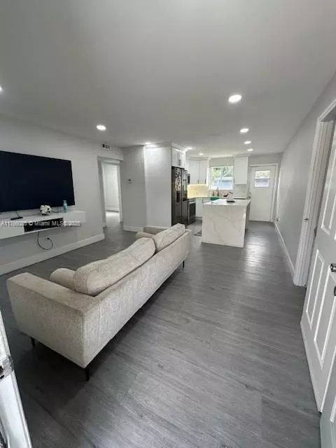 1870 NW 83rd St, Miami, FL 33147