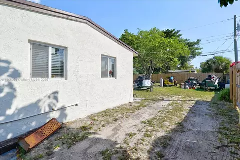 2862 NW 4th St, Pompano Beach, FL 33069 photo 13