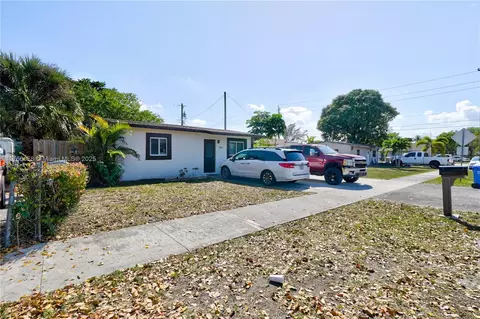 2862 NW 4th St, Pompano Beach, FL 33069 photo 2