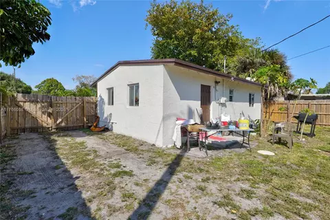 2862 NW 4th St, Pompano Beach, FL 33069 photo 14