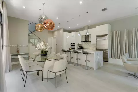 8262 NW 46th St, Doral, FL 33166