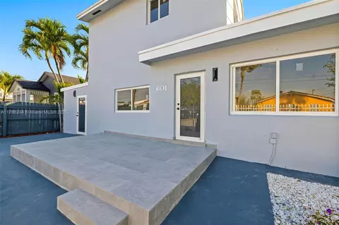 601 NW 19th Ave, Miami, FL 33125