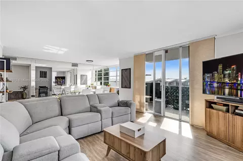 2780 NE 183rd St #401, Aventura, FL 33160