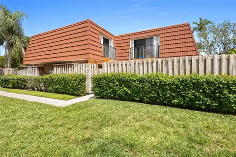9927 NW 6th Ct, Plantation, FL 33324