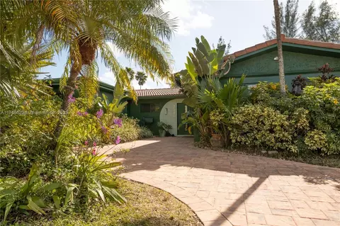 2340 NE 201st St, Miami, FL 33180