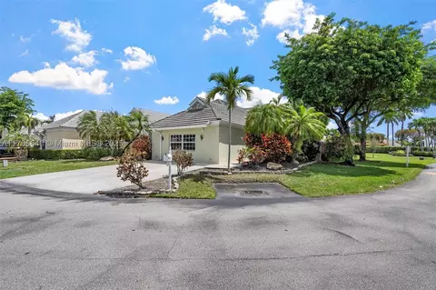 9946 NW 49th Ter, Doral, FL 33178