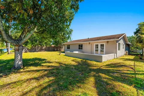 4511 NW 84th Ave, Lauderhill, FL 33351