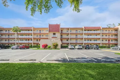 1045 Country Club Dr #304, Margate, FL 33063