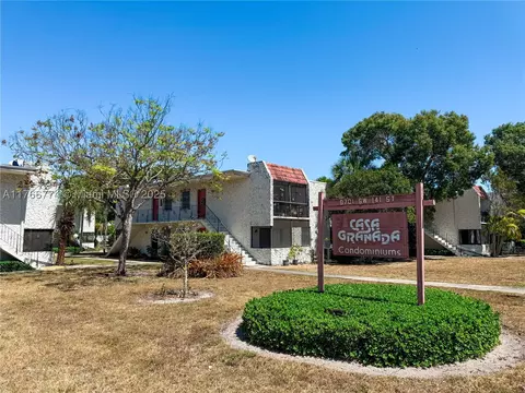 8701 SW 141st St #E2, Palmetto Bay, FL 33176