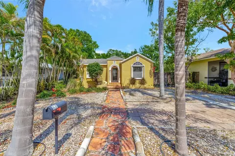 230 SW 4th St, Dania Beach, FL 33004