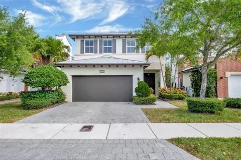 10543 NW 70th Ln, Doral, FL 33178
