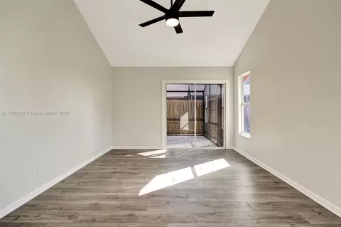Living - 141 Maplecrest Cir, Jupiter, FL 33458 photo 14 of 17