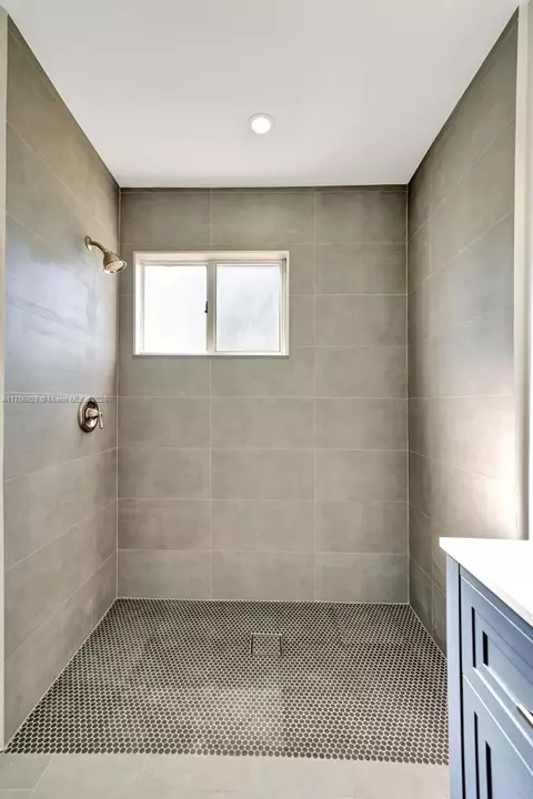 Bath - 141 Maplecrest Cir, Jupiter, FL 33458 photo 4 of 6