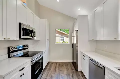 Kitchen - 141 Maplecrest Cir, Jupiter, FL 33458 photo 2 of 4