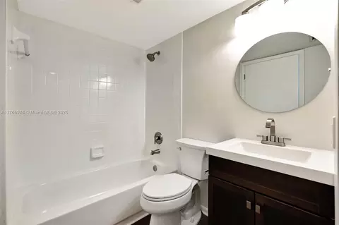Bath - 141 Maplecrest Cir, Jupiter, FL 33458 photo 6 of 6
