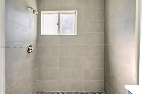 Bath - 141 Maplecrest Cir, Jupiter, FL 33458 photo 3 of 6