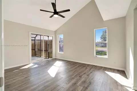 Living - 141 Maplecrest Cir, Jupiter, FL 33458 photo 13 of 17