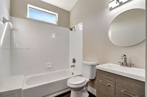 Bath - 141 Maplecrest Cir, Jupiter, FL 33458 photo 5 of 6