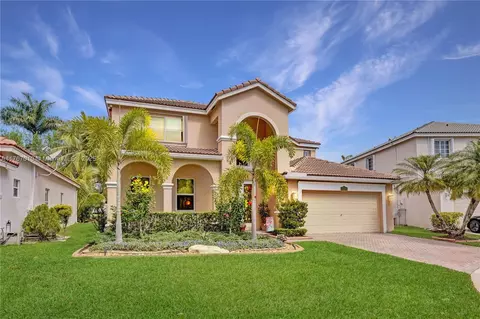 1058 Chenille Cir, Weston, FL 33327