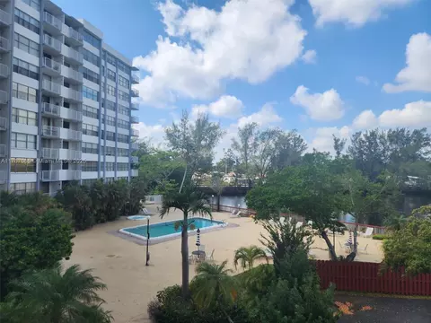 1300 NE Miami Gardens Dr #313E, Miami, FL 33179