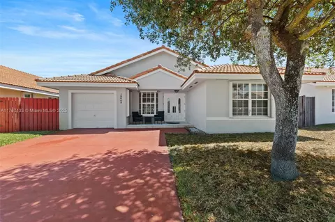 19045 NW 86th Ave, Hialeah, FL 33015