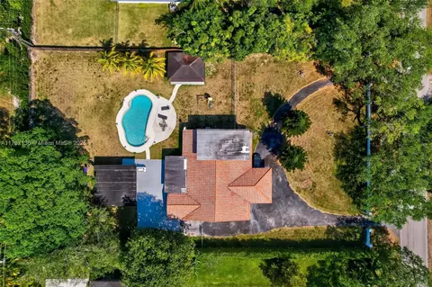 6835 SW 112th St, Pinecrest, FL 33156