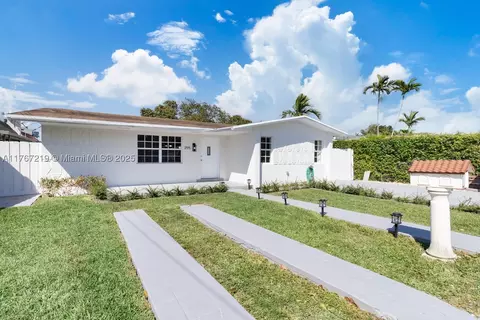 395 W 39th Pl, Hialeah, FL 33012 photo 1