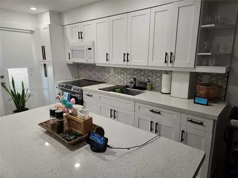 1550 NE 191st #107, Miami, FL 33179