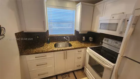 120 Lyndhurst F #120, Deerfield Beach, FL 33442