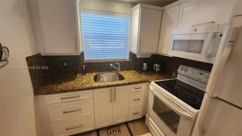 120 Lyndhurst F #120, Deerfield Beach, FL 33442