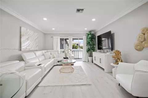 222 N Federal Hwy #207, Deerfield Beach, FL 33441