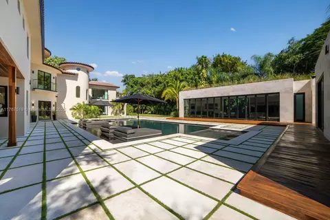 Exterior - 10061 SW 60th Ct, Pinecrest, FL 33156 photo 3 of 4