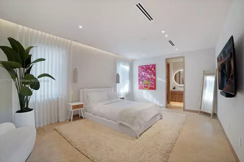 Bedroom - 10061 SW 60th Ct, Pinecrest, FL 33156 photo 3 of 5