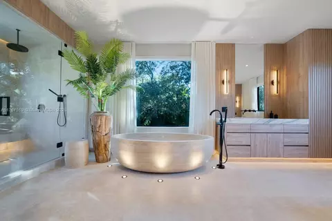 Bath - 10061 SW 60th Ct, Pinecrest, FL 33156 photo 2 of 6