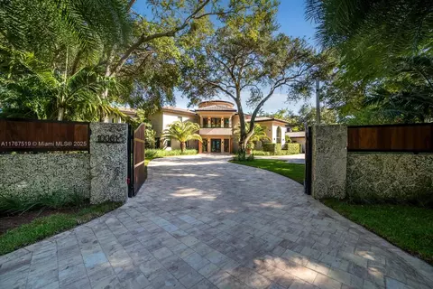 10061 SW 60th Ct, Pinecrest, FL 33156