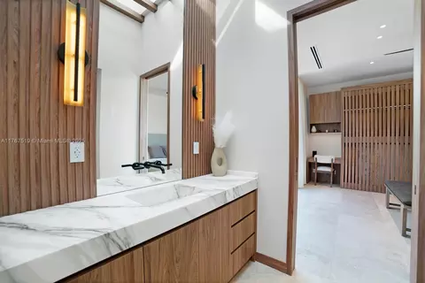 Bath - 10061 SW 60th Ct, Pinecrest, FL 33156 photo 6 of 6