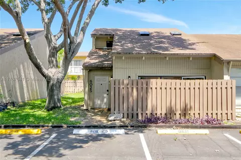 8025 SW 21st Pl, Davie, FL 33324