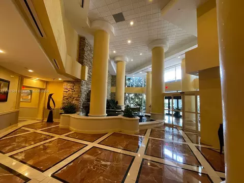 20281 E Country Club Dr #810, Aventura, FL 33180