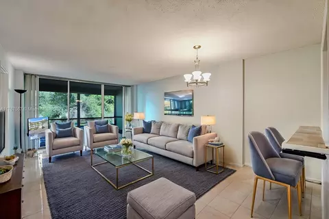 101 Royal Park Dr #1A, Oakland Park, FL 33309