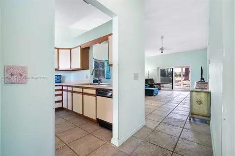 5976 SE Collins Ave, Stuart, FL 34997 photo 4