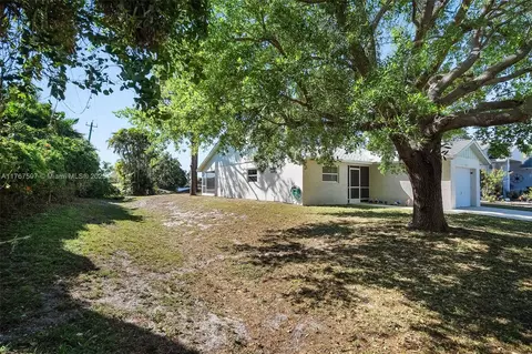 5976 SE Collins Ave, Stuart, FL 34997 photo 2