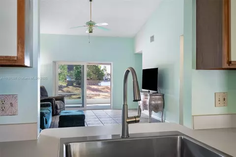 5976 SE Collins Ave, Stuart, FL 34997 photo 8