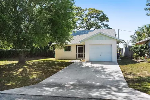 5976 SE Collins Ave, Stuart, FL 34997