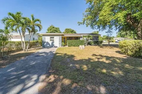 1300 SW 67th Way, Pembroke Pines, FL 33023