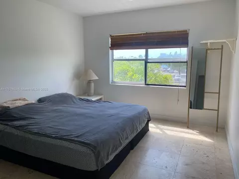 400 Kings Point Dr #209, Sunny Isles Beach, FL 33160