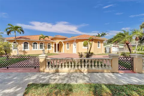 450 Esplanade Dr, Miami Springs, FL 33166