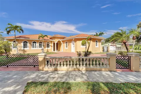 450 Esplanade Dr, Miami Springs, FL 33166