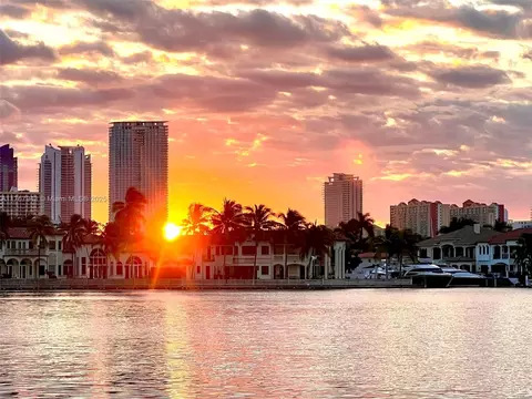 2910 Point East Dr #M414, Aventura, FL 33160